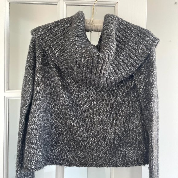 Aerie Chunky Knit over the shoulder sweater - Picture 2 of 6